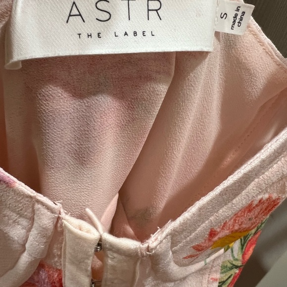ASTR The Label Small Never Worn Pink Flowered Sundress - Picture 5 of 6